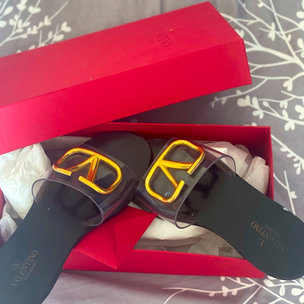 💯 authentic Valentino flats sandals